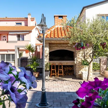 Dina アパート ザダル