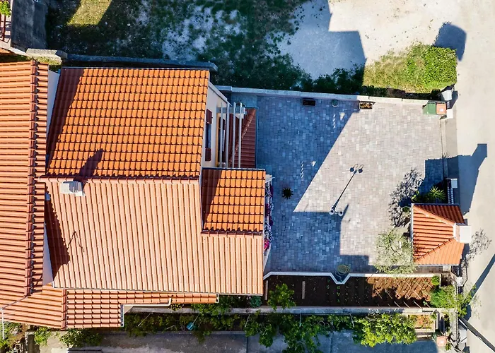 アパート Dina ザダル